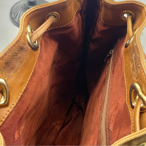 MOSCHINO TAN CANVAS LEATHER TASSEL GOLD HEART DRAWSTRING VINTAGE BACKPACK LARGE - Picture 9 of 10